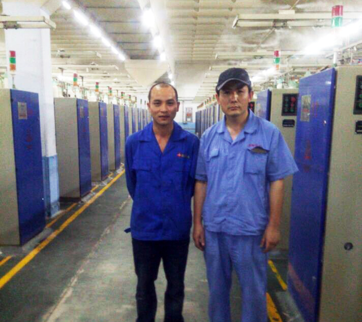 嘉友员工与客户合影